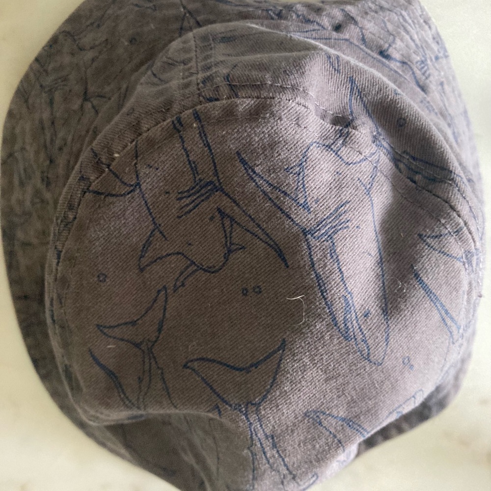 Adorable kids shark bucket hat new without tags